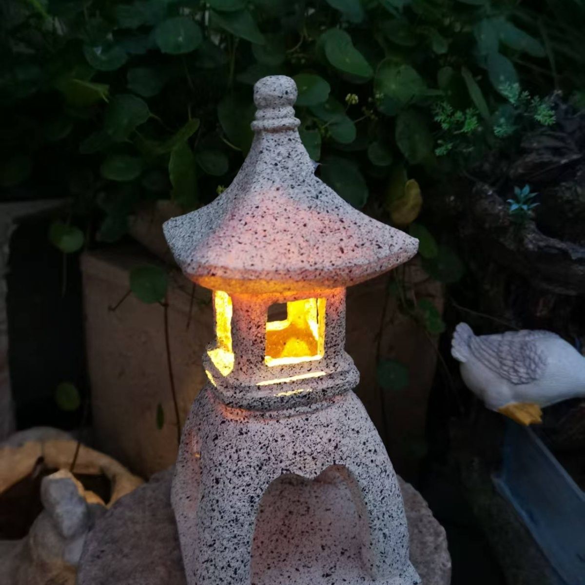 مصباح حديقة شمسي على شكل باغود - مراجعة Outdoor Lighting Japanese وسعره