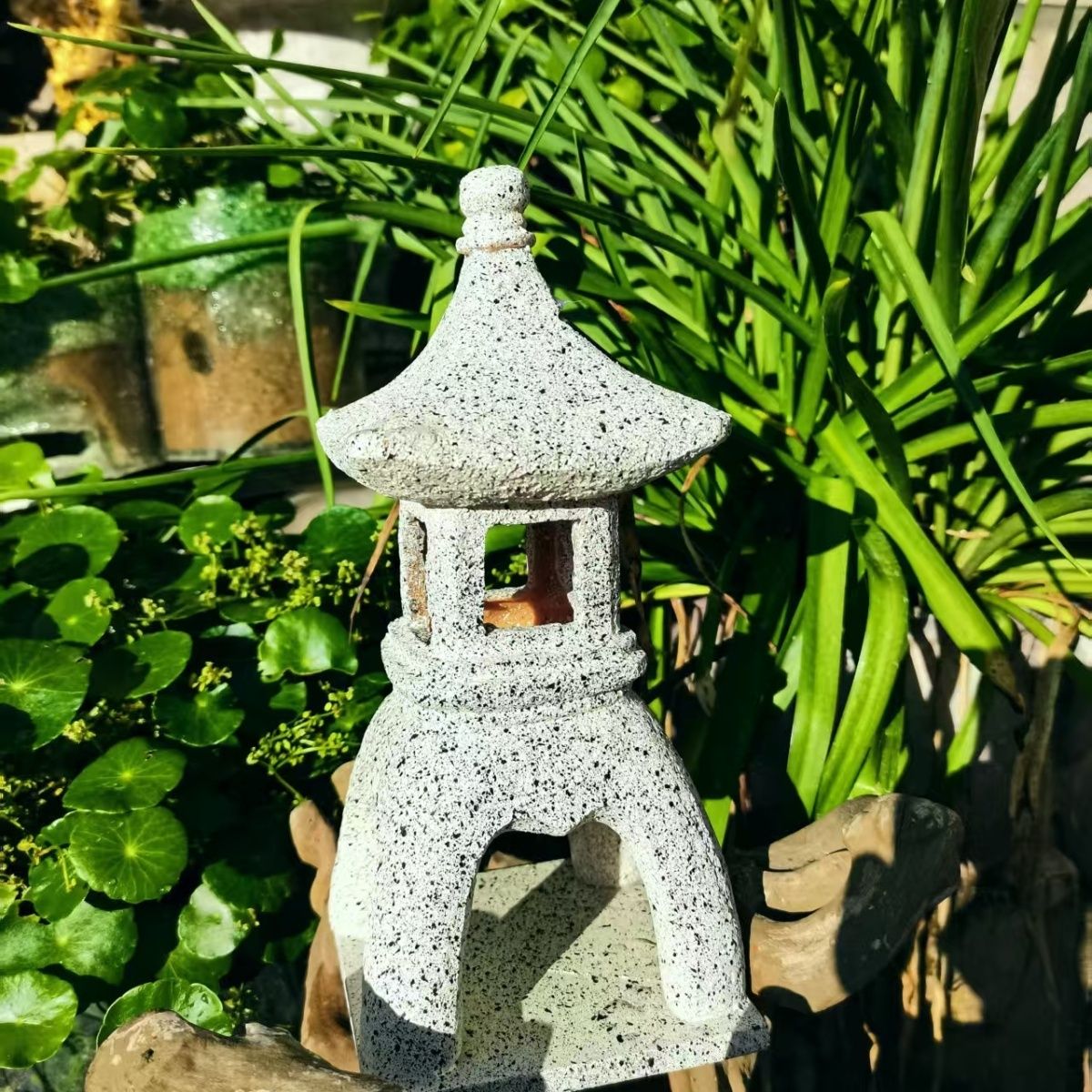 مصباح حديقة شمسي على شكل باغود - مراجعة Outdoor Lighting Japanese وسعره